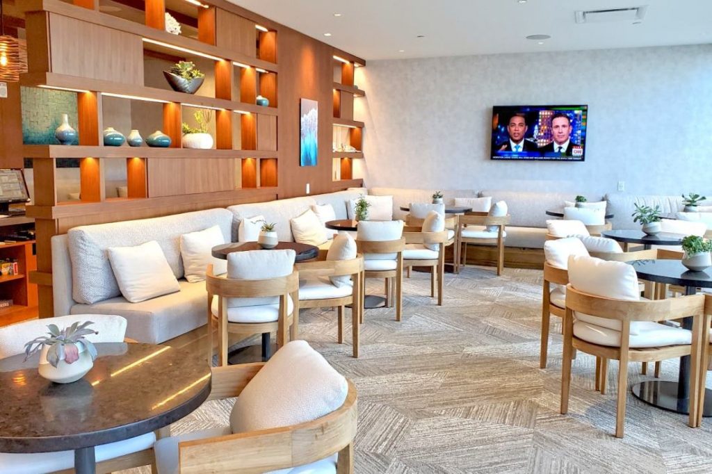 ‘Alohilani Resort’s Longboard Club Lounge